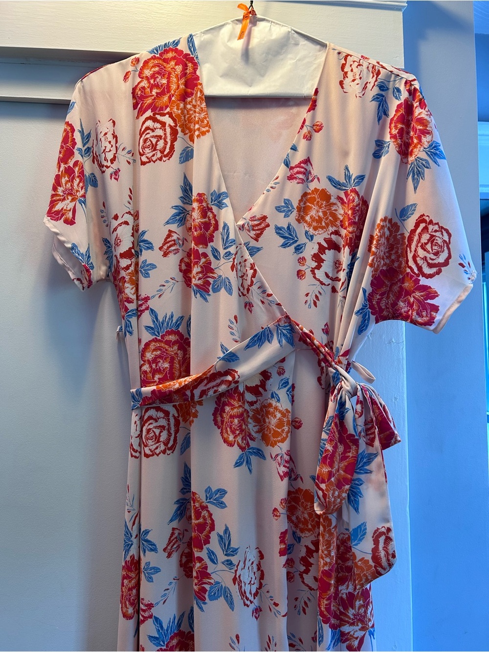 Floral wrap wedding guest dress - Picture 4 of 13